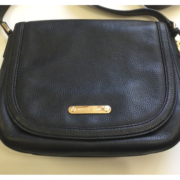 Michael Kors Pebble Leather Saddle Crossbody - Picture 4 of 11